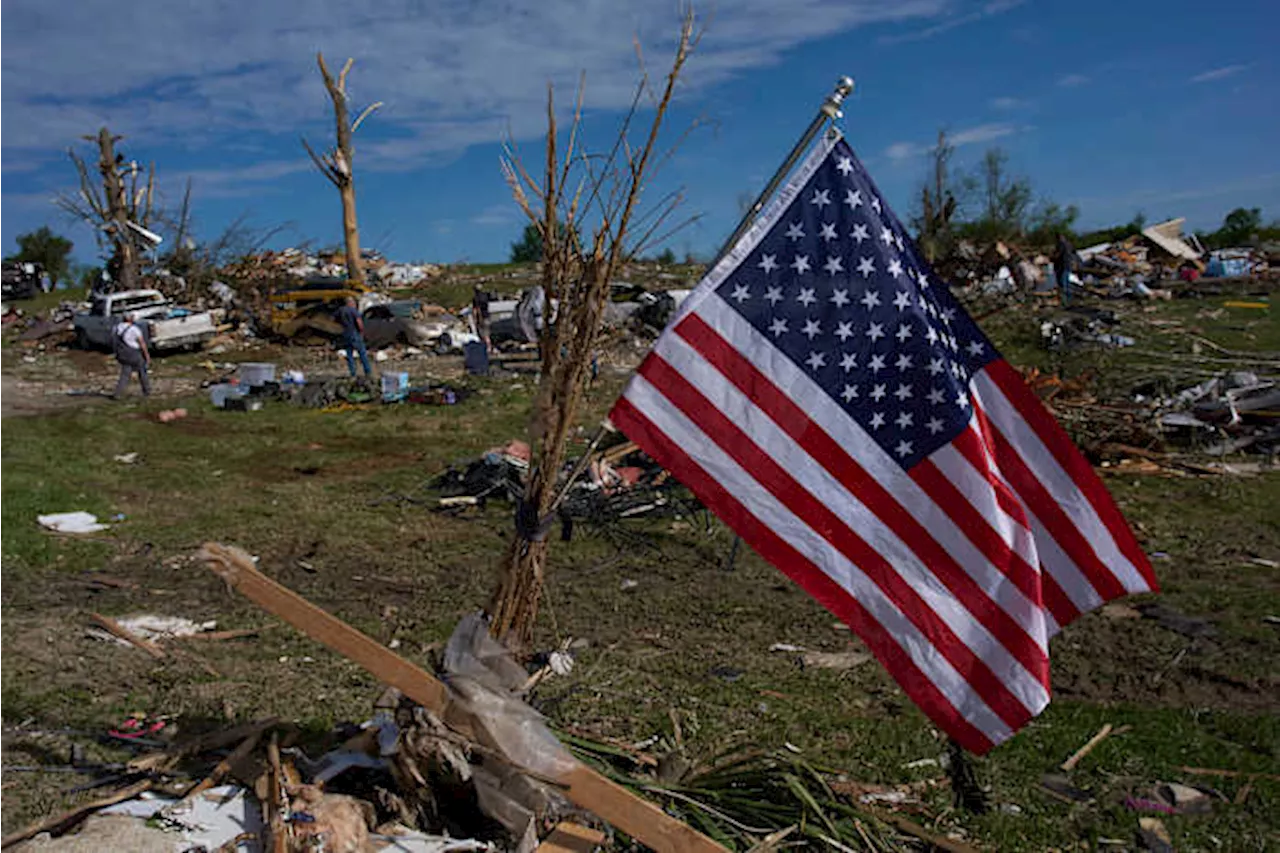 More storms take aim at central US, where many are digging out from tornado damage