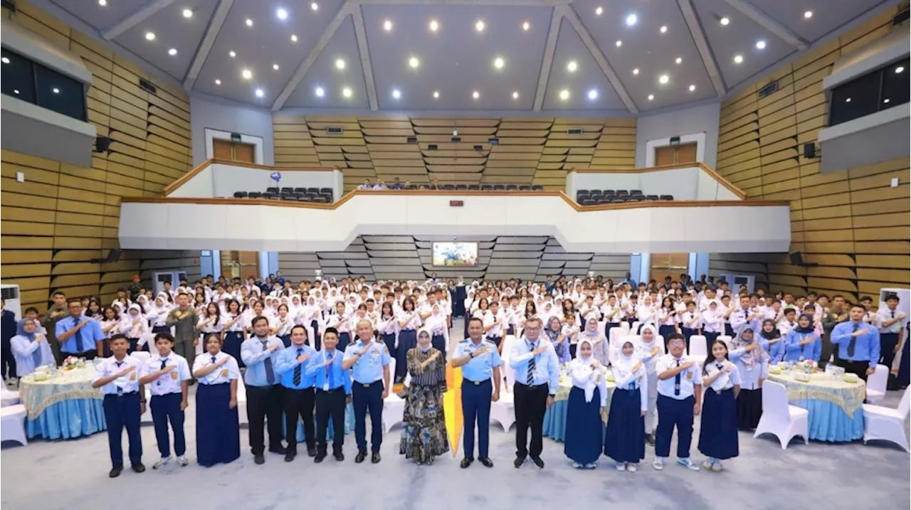 KASAU Gaungkan Nilai TNI AU Ampuh: Berikan Pembekalan Kepemimpinan untuk Siswa SMP Labschool Cibubur