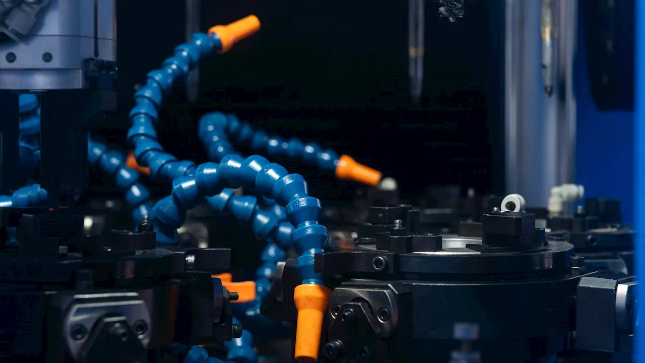 Light-powered underwater robots achieve twice the strength of mammalian muscle
