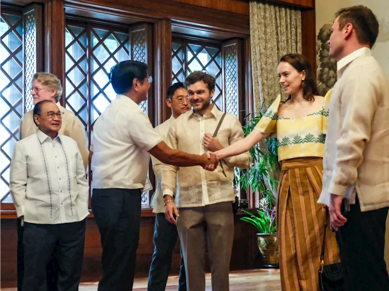 Marcos meets 'The Last Resort' cast