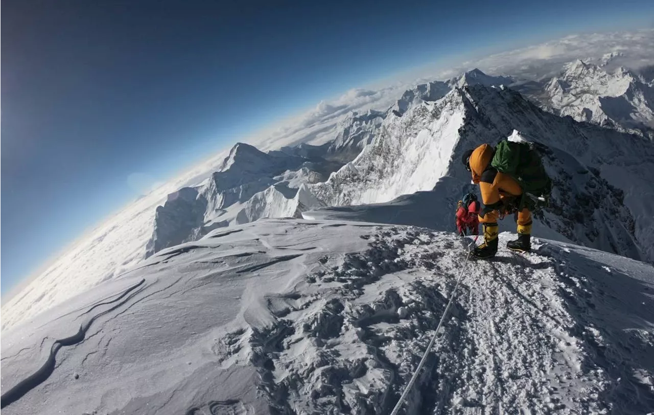 British climbers summit Everest in record bid
