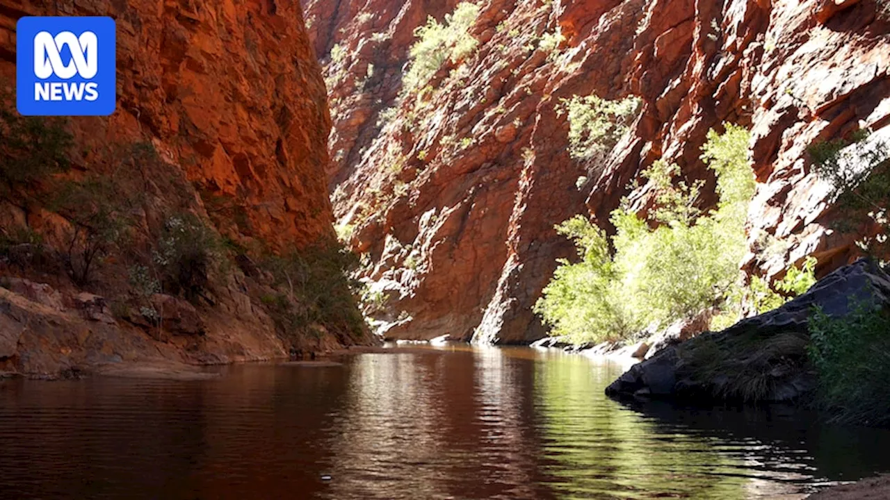 Rescue crew hikes Larapinta Trail section five to help injured hiker