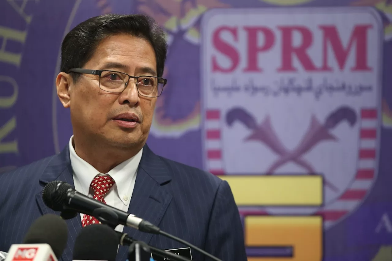 Fresh intel triggers eight new MACC investigation papers on Daim’s overseas holdings, says Azam