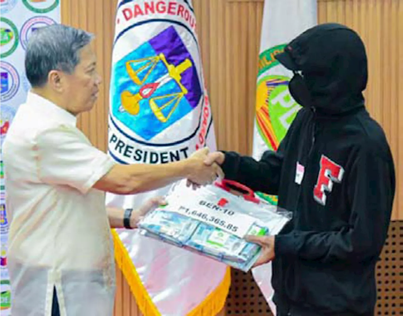 PDEA hands out P11.6-m bounty to eight civilian informants