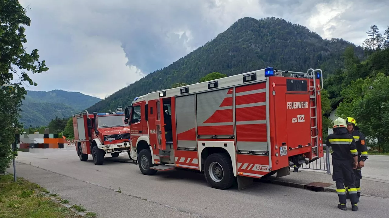 Arbeiter stürzte in Hollenstein steile Böschung hinunter