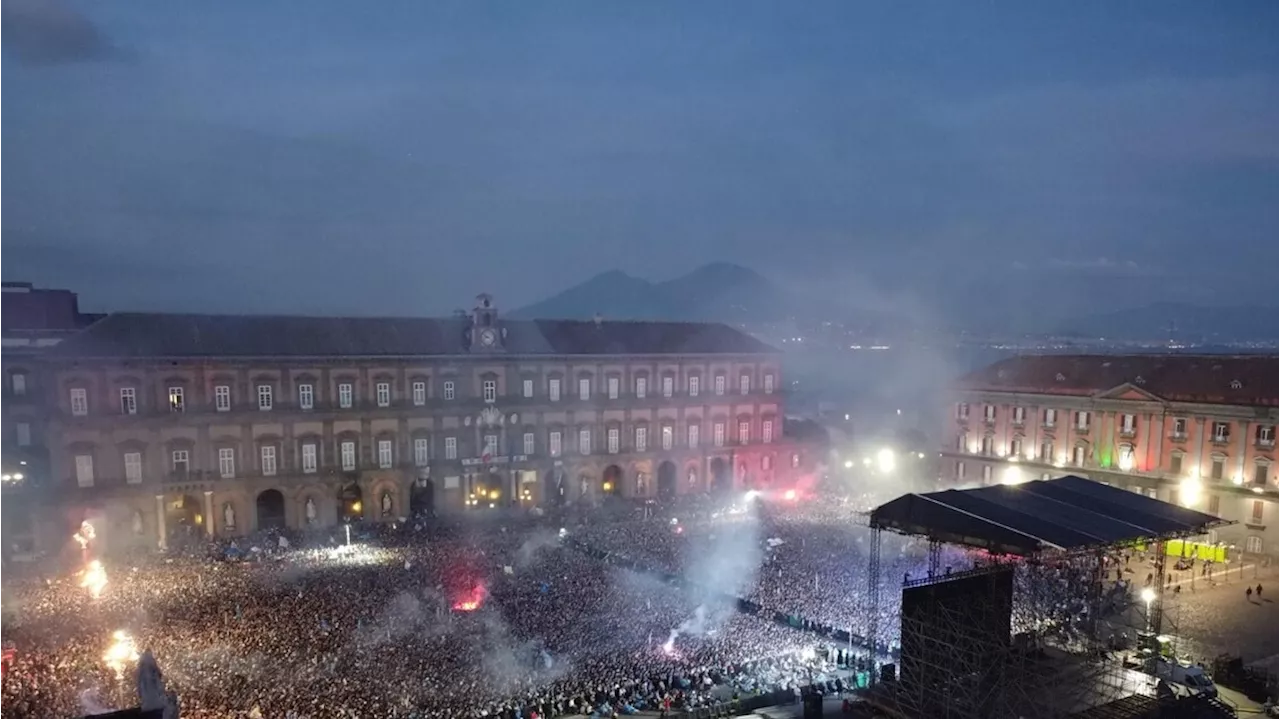 'Benvenuto' quarto scudetto, a Napoli esplode la festa