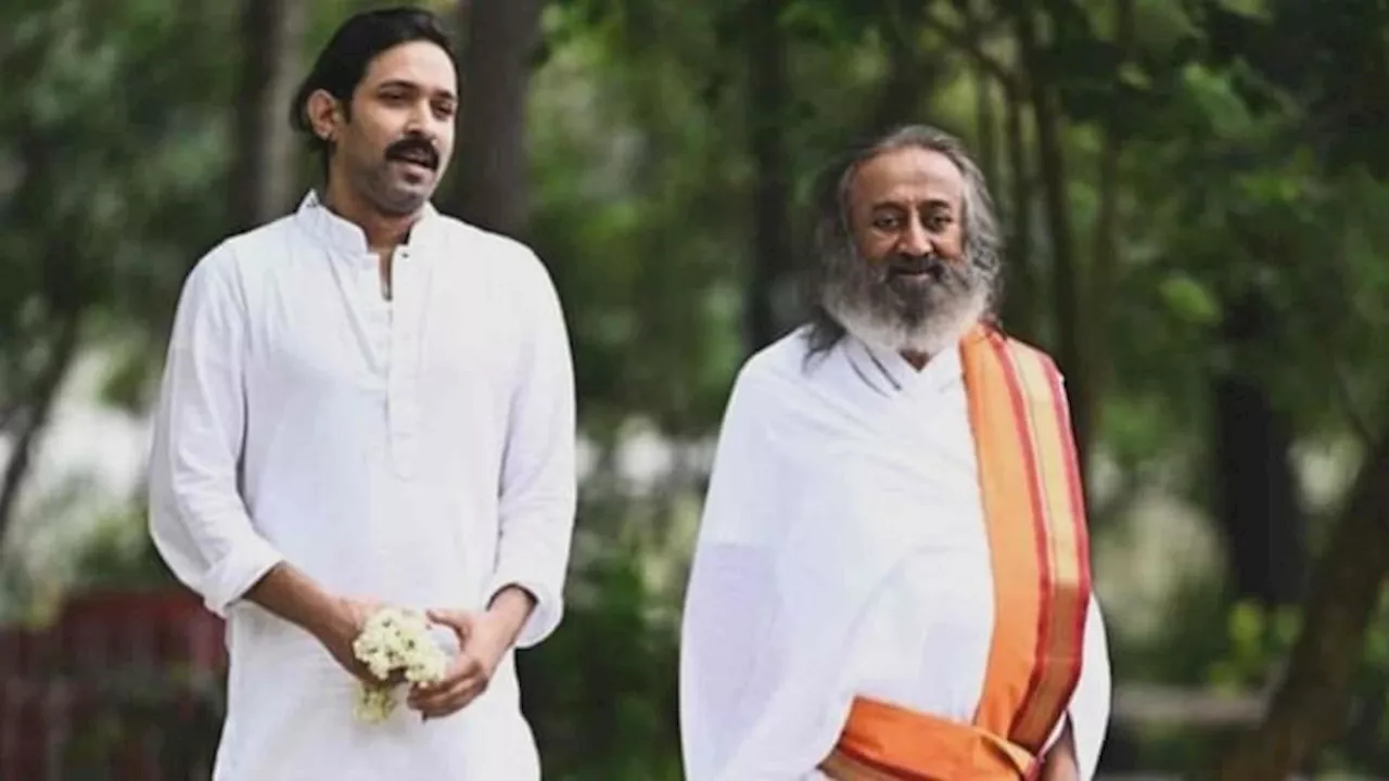 Vikrant Massey: कब शुरू होगी 'व्हाइट' की शूटिंग? विक्रांत ने श्री श्री रविशंकर के साथ फोटो साझा कर दिया अपडेट