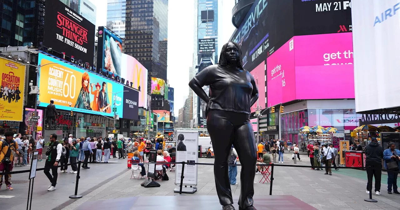 Non basta piazzare una scultura woke a Times Square per avere successo