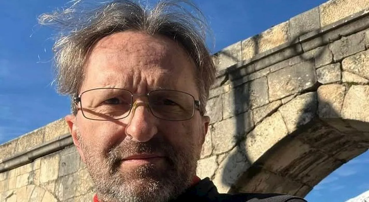 Si schianta con la moto sull'A25, muore prof 55enne del Delfico