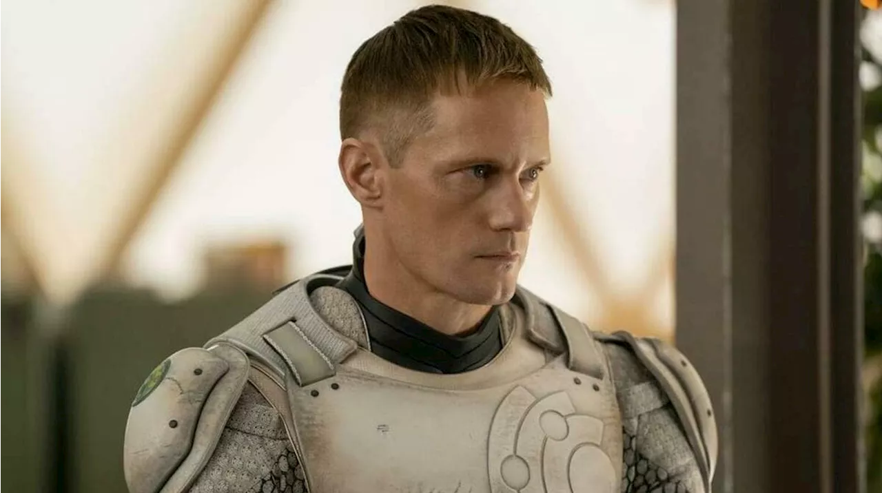Alexander Skarsgård väser fram recensioner av sina filmer