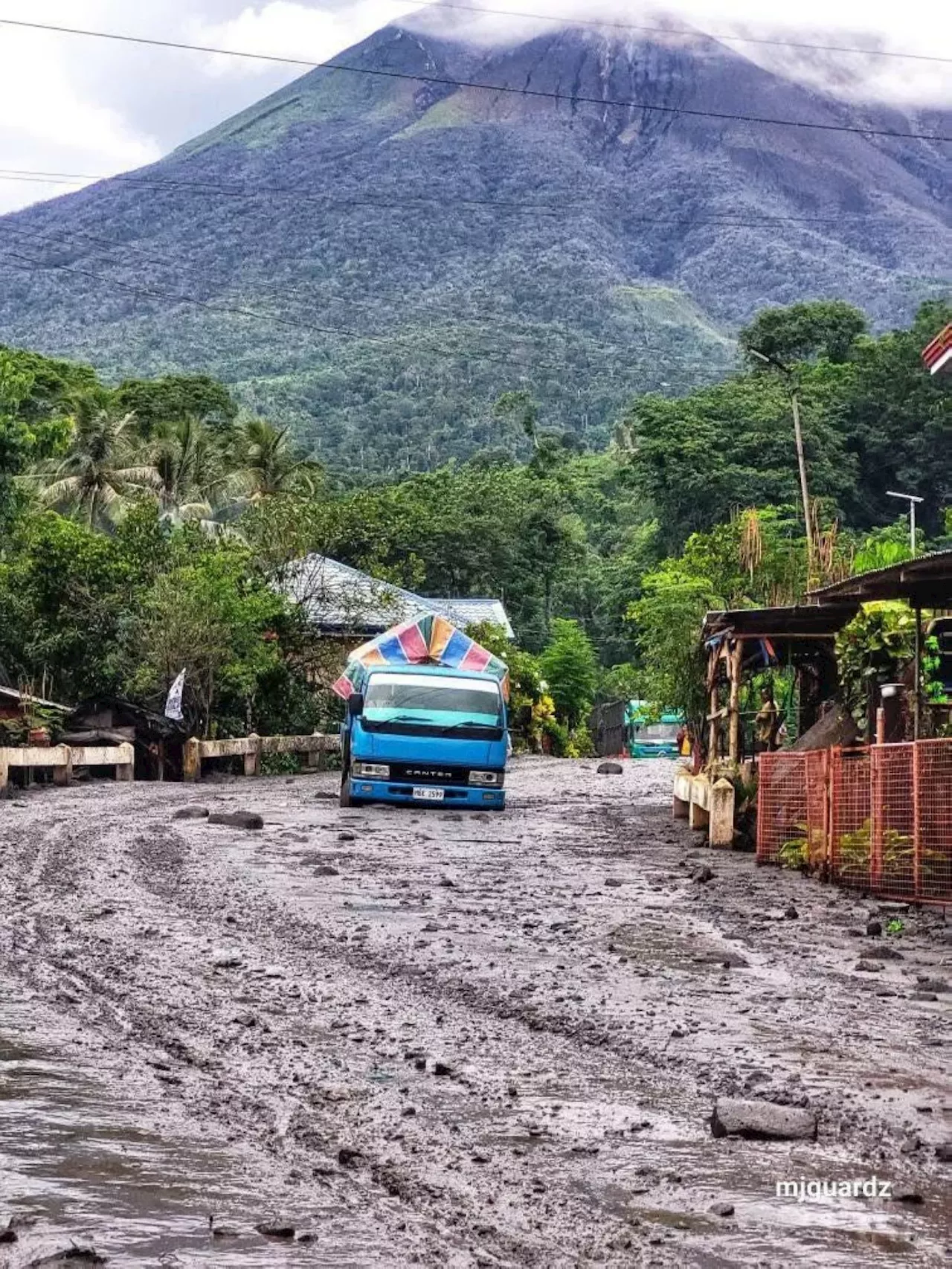 Roads in Negros Occidental hit by Kanlaon lahar