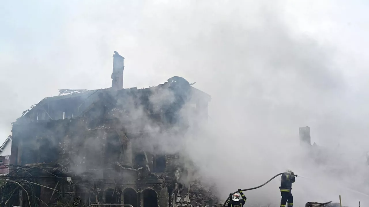 Ucraina, Zelensky: 'Serve una pressione veramente forte sulla Russia'