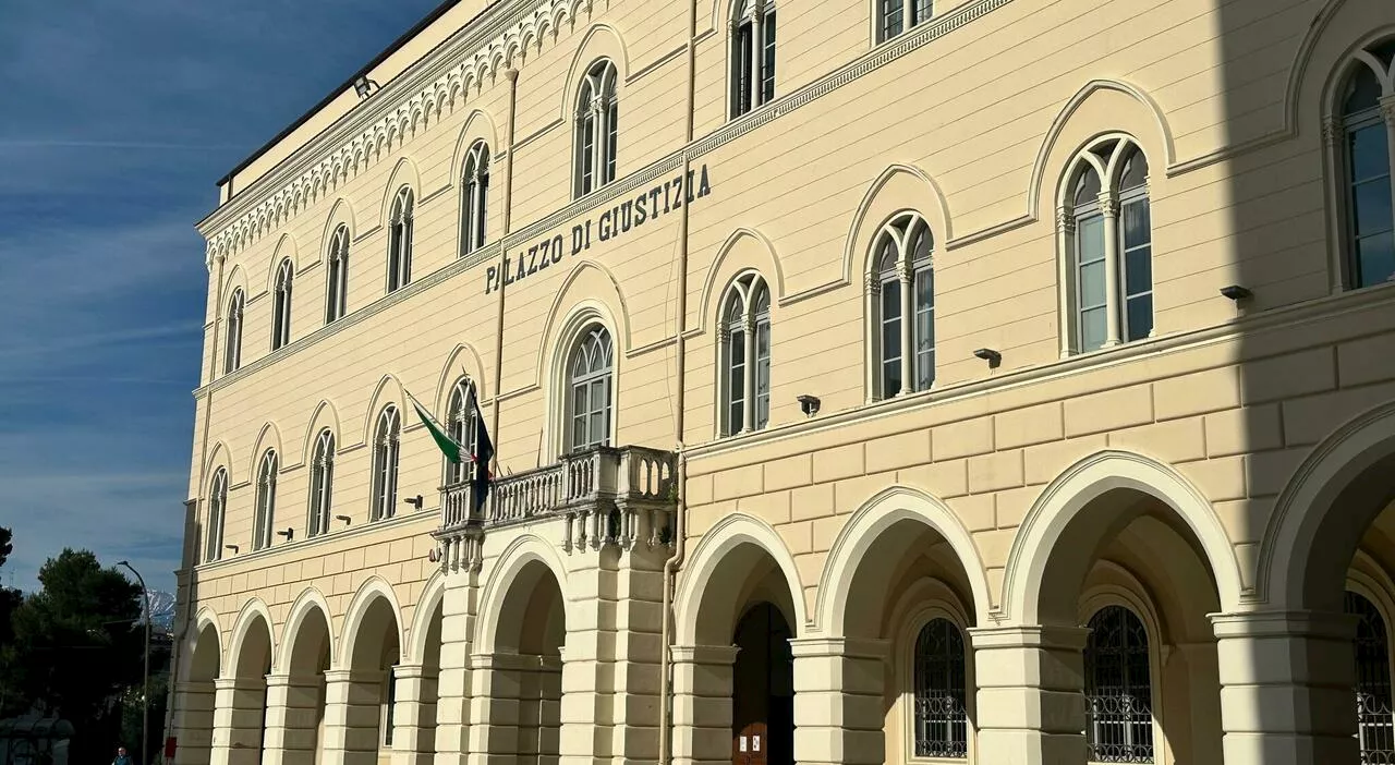 Chieti, 52enne rinviato a giudizio per stalking: «Se ti vedo ti distruggo»