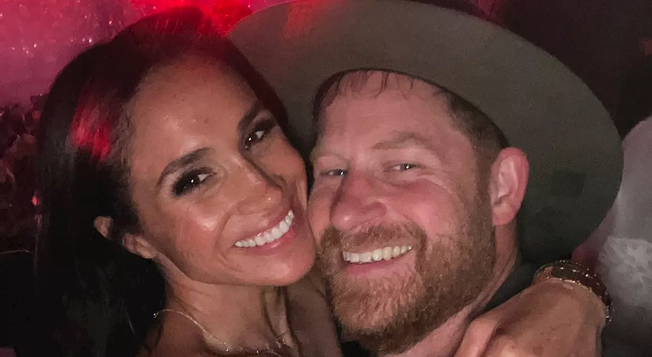 Meghan e Harry, dal volo di linea alla corte fantoccio a Montecito: «Sono due ipocriti che vogliono solo salva