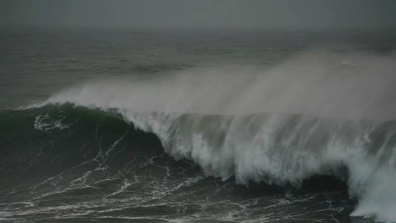 Strong winds & waves to hit the Cape as another cold front approaches