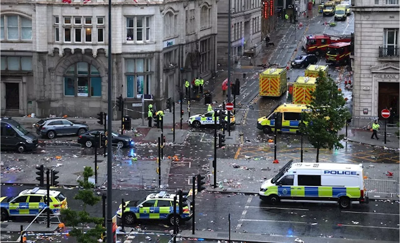 Car plows into fans at Liverpool parade, dozens in hospital - SABC News - Breaking news, special reports,