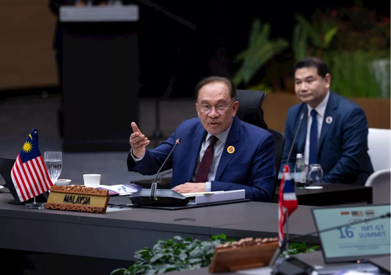 With Rafizi and Nik Nazmi stepping down, analysts say pressure mounts for PM to reset Cabinet direction