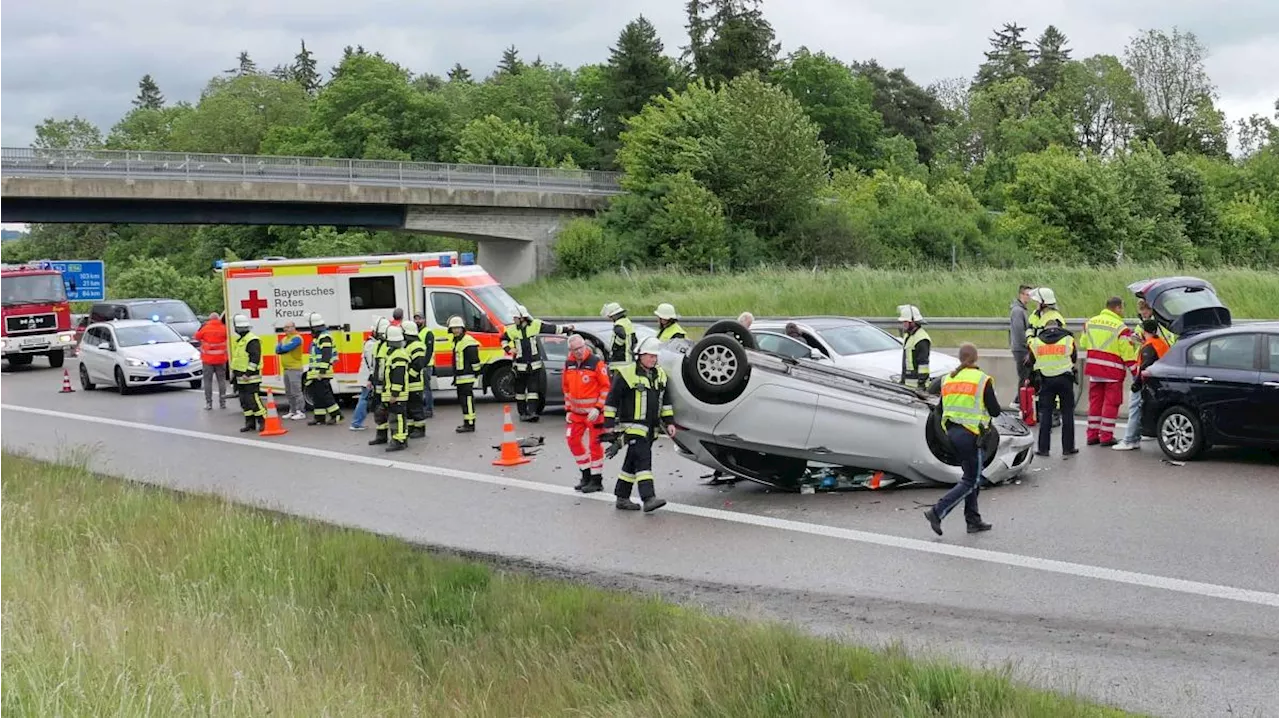 Unfall auf A96: Drei Verletzte bei Zusammenstoß bei Westerheim