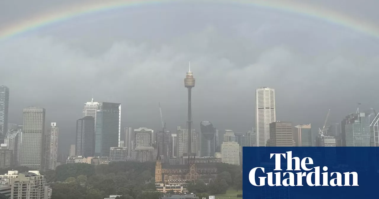 Warm winter forecast for Australia as SA and Victoria face unseasonal fire risk