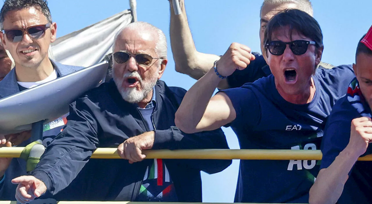 Conte resta al Napoli, l'annuncio di De Laurentiis: «Avanti tutta, più forti di prima»