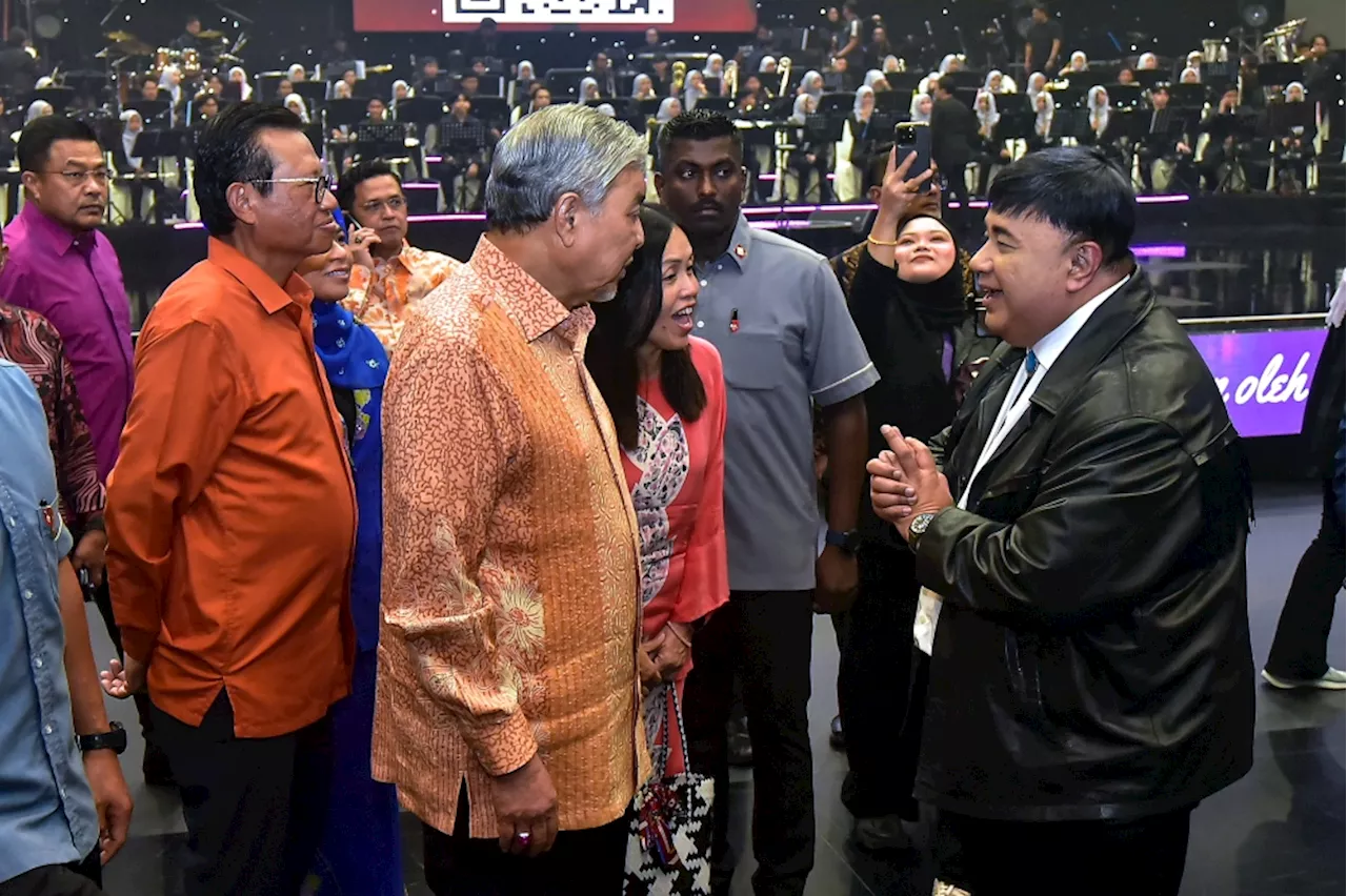 Zahid calls Rafizi, Nik Nazmi’s resignations principled, says their contributions significant