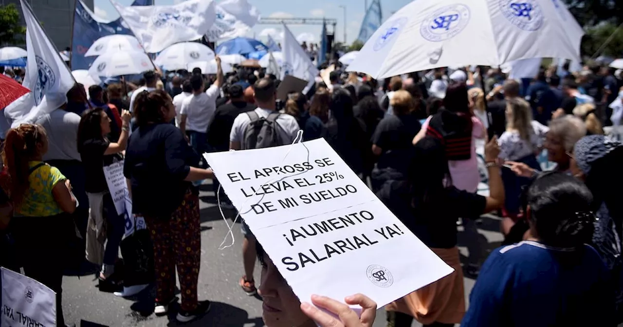 En una semana clave, Llaryora intentará acordar con el SEP