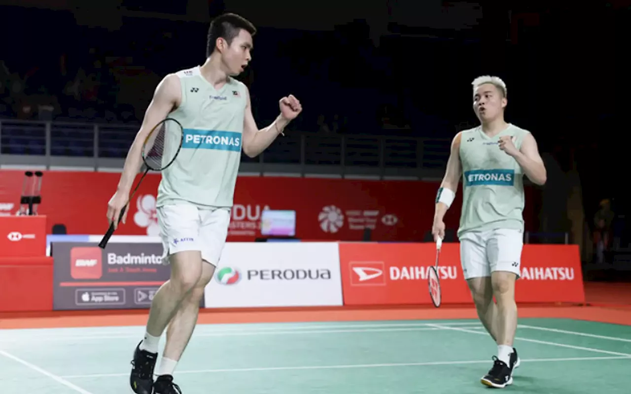 Aaron-Wooi Yik keep flag flying at Singapore Open