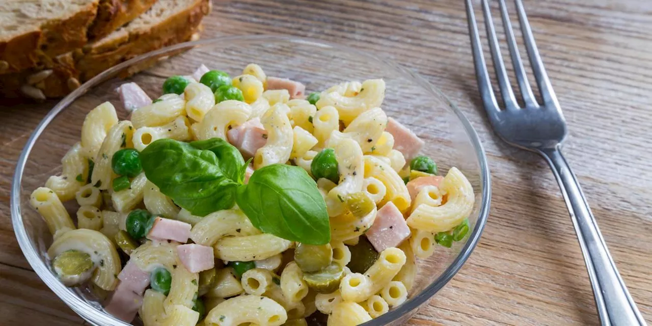 Das perfekte Grill-Beilagen-Rezept: Klassischer Nudelsalat mit Mayonnaise