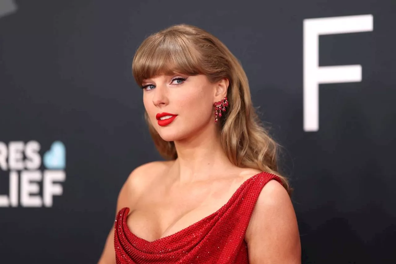 Taylor Swift buys back rights to her old music