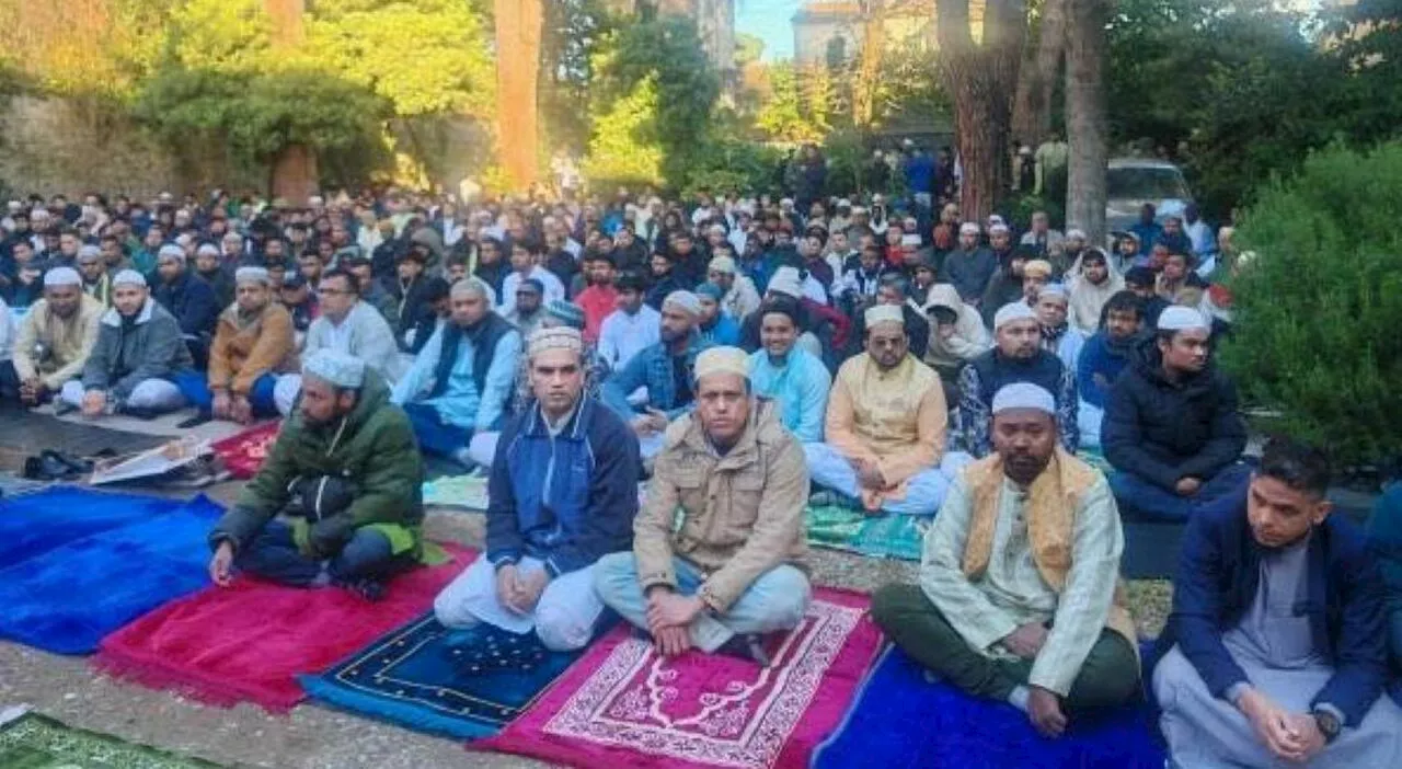 Prato, duecento musulmani festeggiano la fine del Ramadan in una parrocchia. Poi il vescovo con gli imam per u
