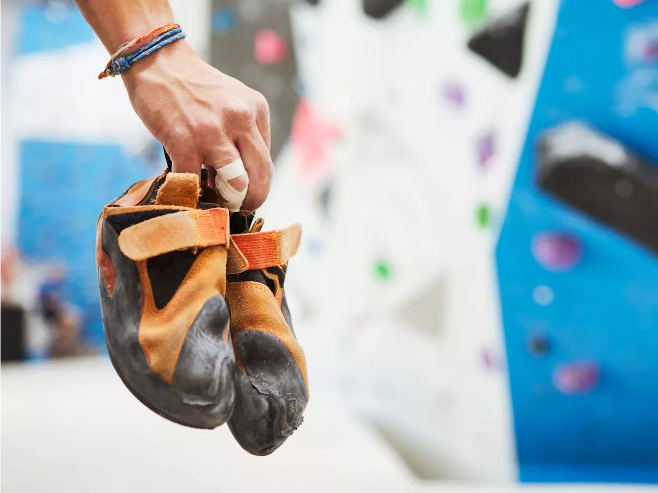 Abrieb von Kletterschuhen führt zu dicker Luft in Kletterhallen