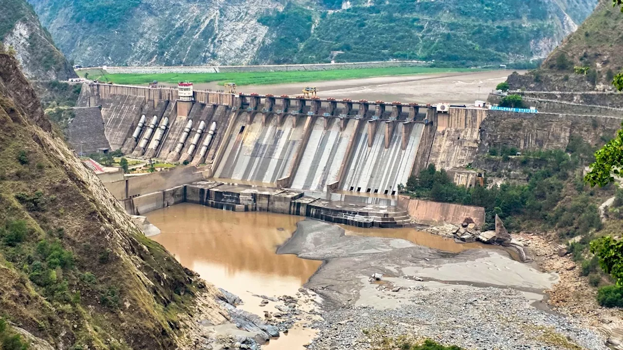 चारों ओर पत्थर ही पत्थर... 75 साल में पहली बार चिनाब नदी में ऐसा सूखा, पढ़ें ग्राउंड जीरो से रिपोर्ट