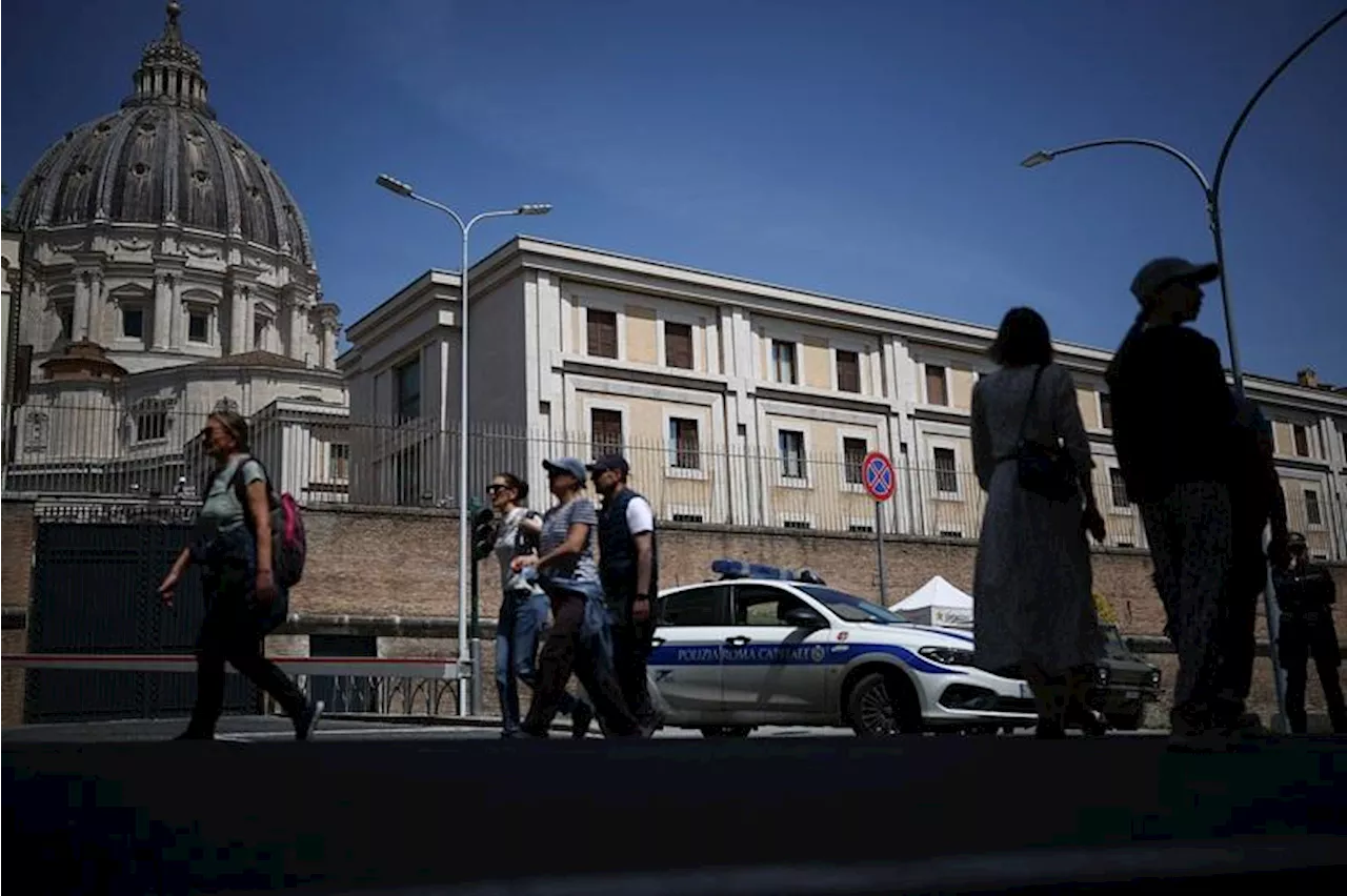 Cardinals to move into Vatican on eve of conclave