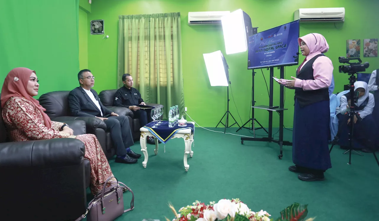 Studio digital SK TUDM Subang latih pelajar hasil kandungan digital