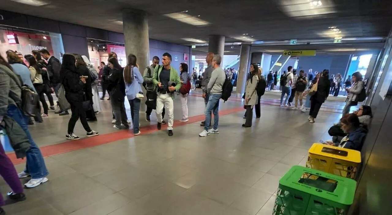 Pendolari, vissuta un'altra giornata da incubo. Sciopero dei treni e traffico in tilt