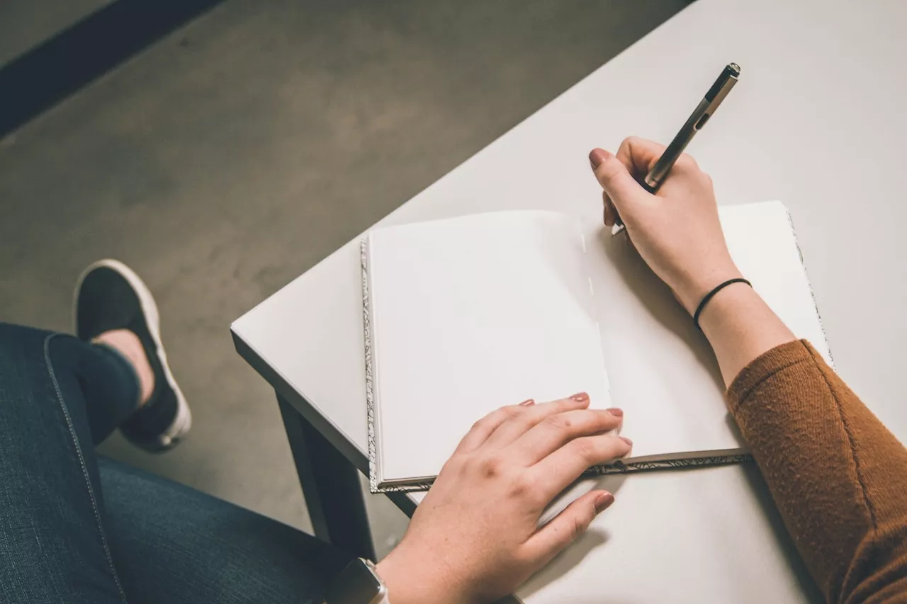 'C'était ma façon à moi de ne pas perdre la tête' : comment l'écriture a sauvé Tiphanie Bel, victime de violences conjugales