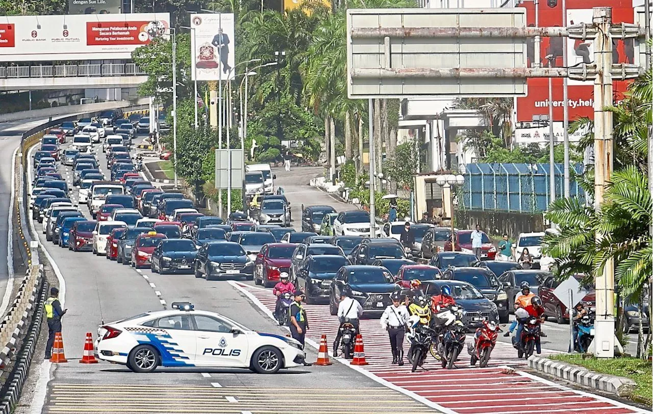 Civil servants affected by Asean Summit traffic jams advised to apply for WFH