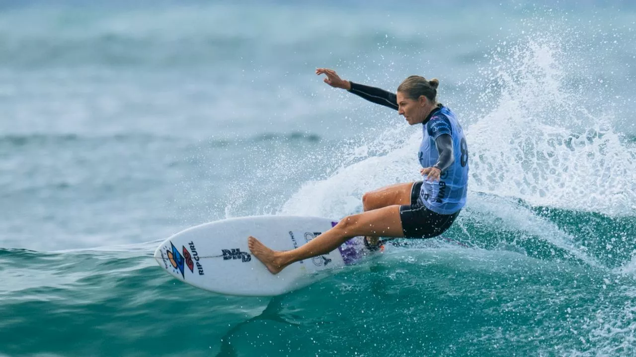 Aussie wildcard eliminates reigning world champ to continue stunning return to action