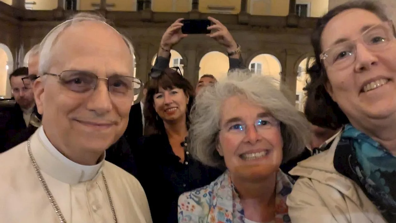 Le prime immagini di Leone XIV dopo l'Habemus Papam