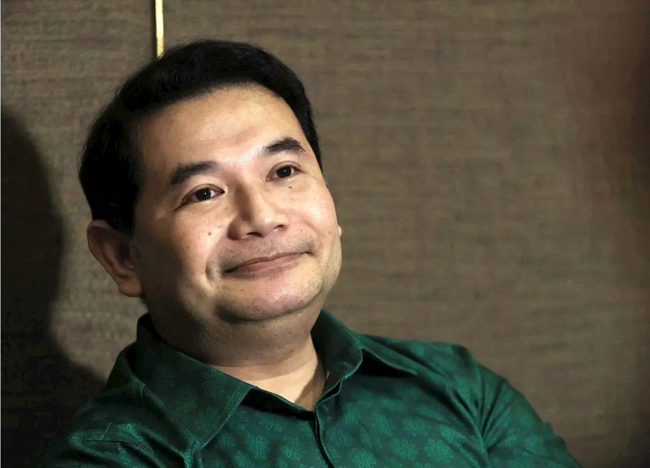 Rafizi Ramli resumes YBM podcast in public setting