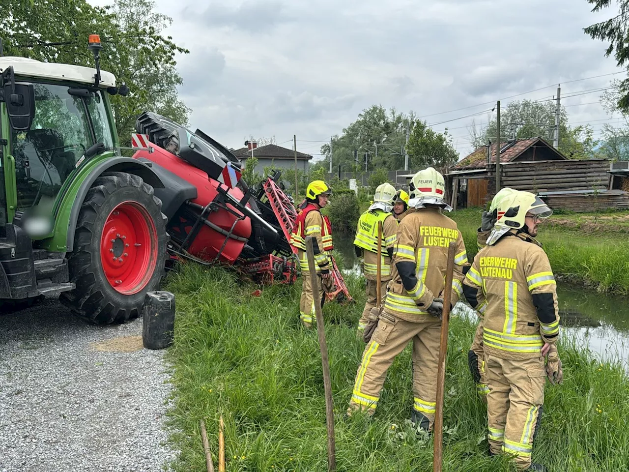 Traktoranhänger in Lustenau umgekippt: Glyphosat ausgetreten