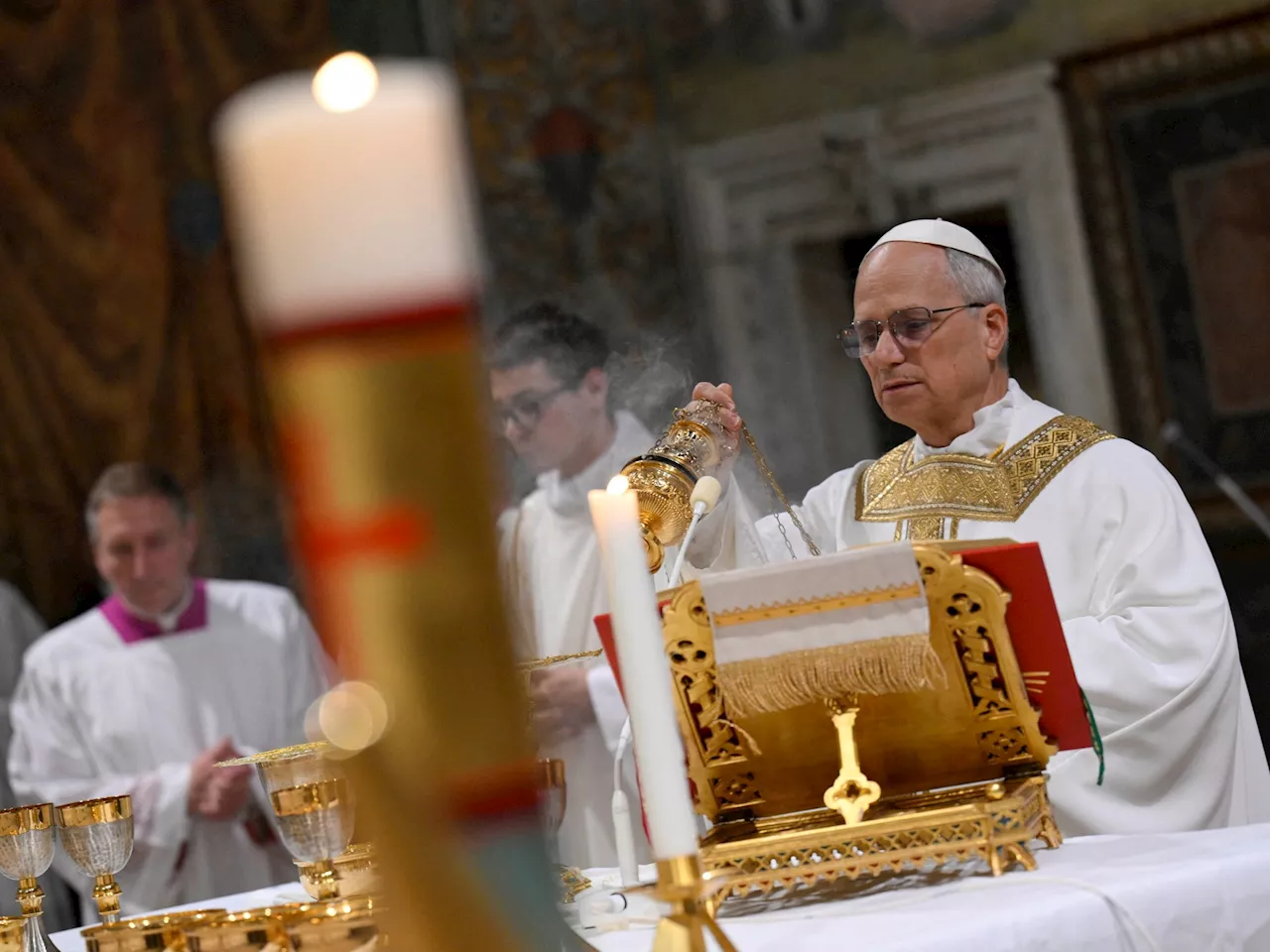 El Papa León XIV oficia su primera misa: 'La iglesia debe iluminar las noches oscuras de este mundo'