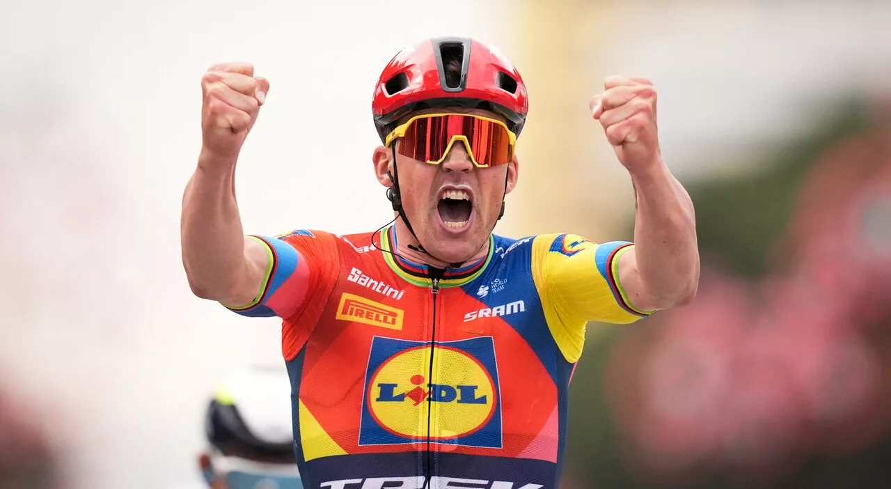 Giro d'Italia 2025, Mads Pedersen si prende la prima tappa: Mikel Landa costretto al ritiro