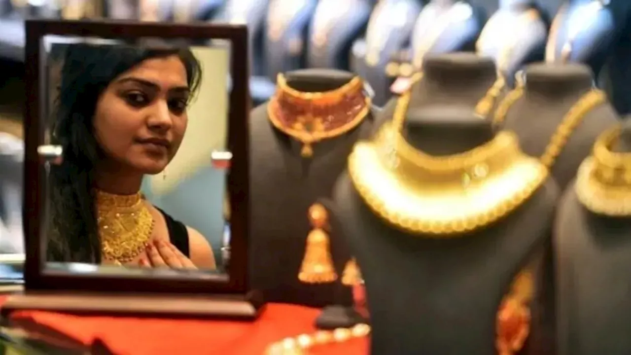 Gold Rate Weekly Update: हफ्तेभर में अचानक इतना सस्ता हुआ सोना, जानिए 10 ग्राम 24 कैरेट गोल्ड का रेट