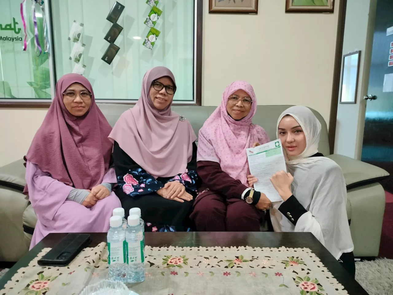 From influencer to Islamist: Cleopatra joins PAS to ‘secure children’s future’, vows commitment to party’s spiritual training