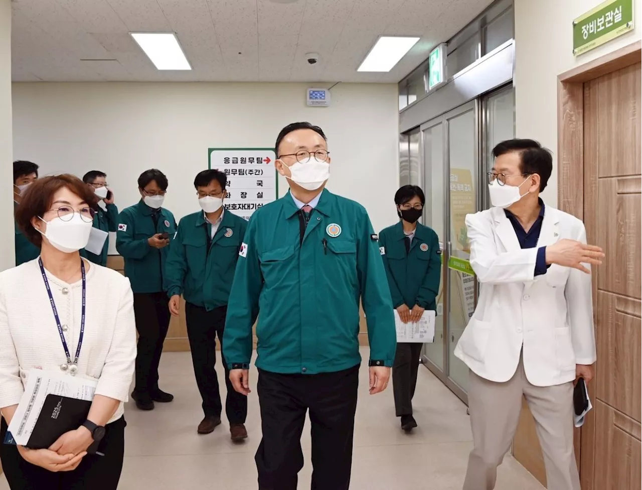 Watchful of summer Covid-19 resurgence, Korea urges older adults to get vaccinated