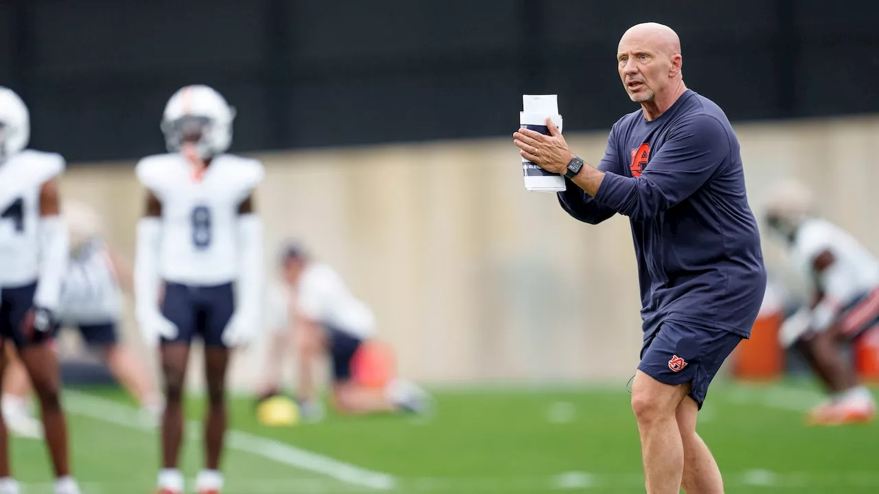 Charles Kelly on what Pat Dye told him about working for Nick Saban