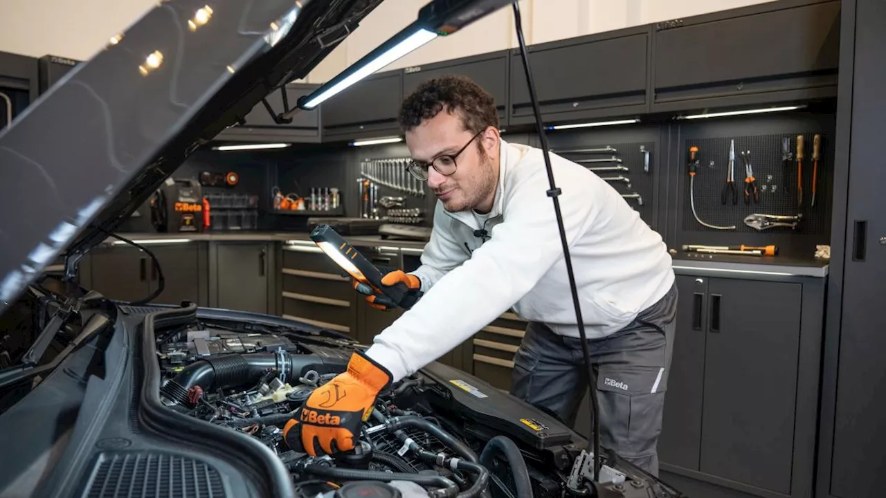Filtro abitacolo e sostituzione candele: gli interventi su una Volkswagen Golf Gti