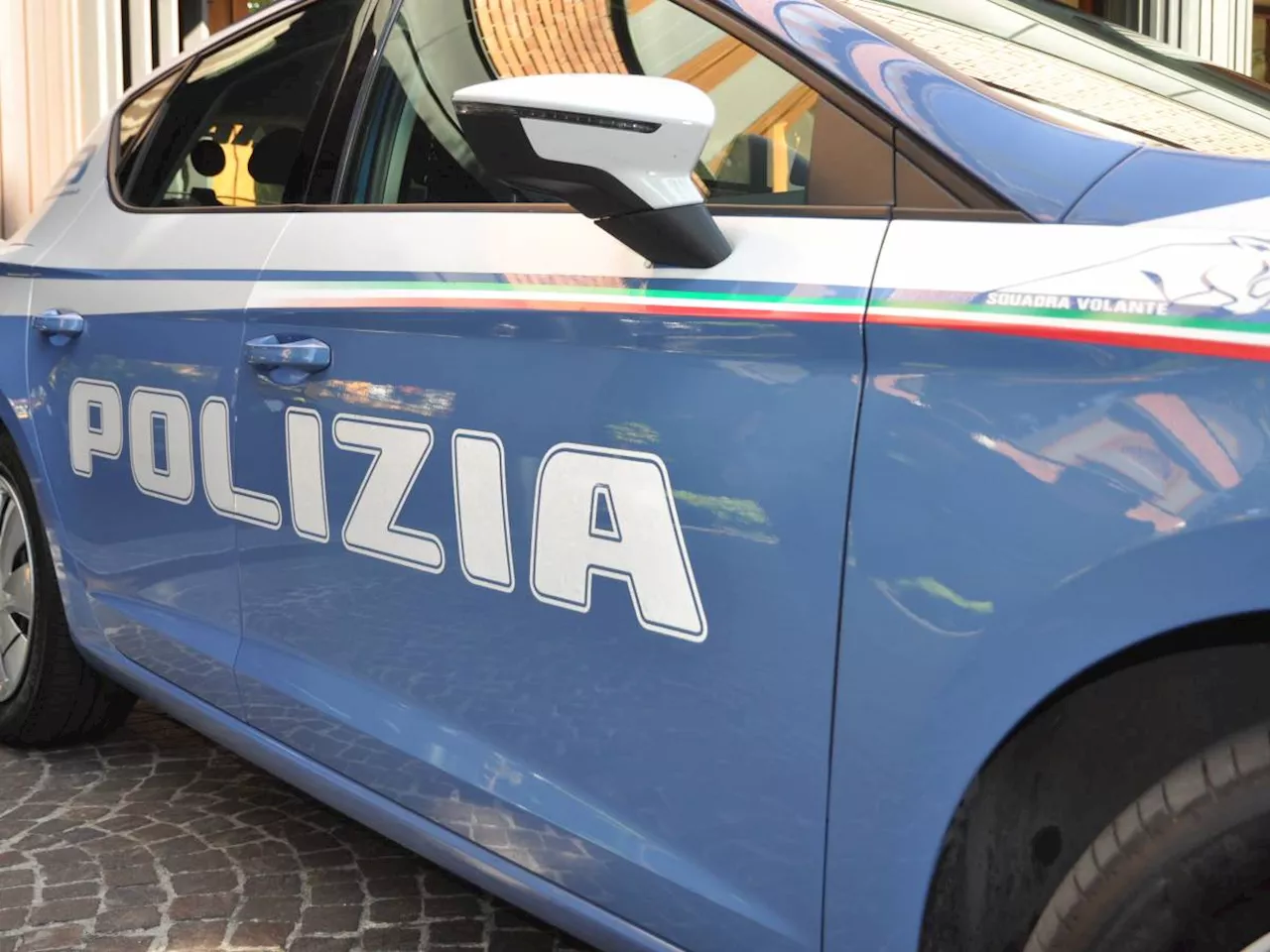 Indiano picchia la moglie a bastonate davanti ai figli. L'orrore a Brescia
