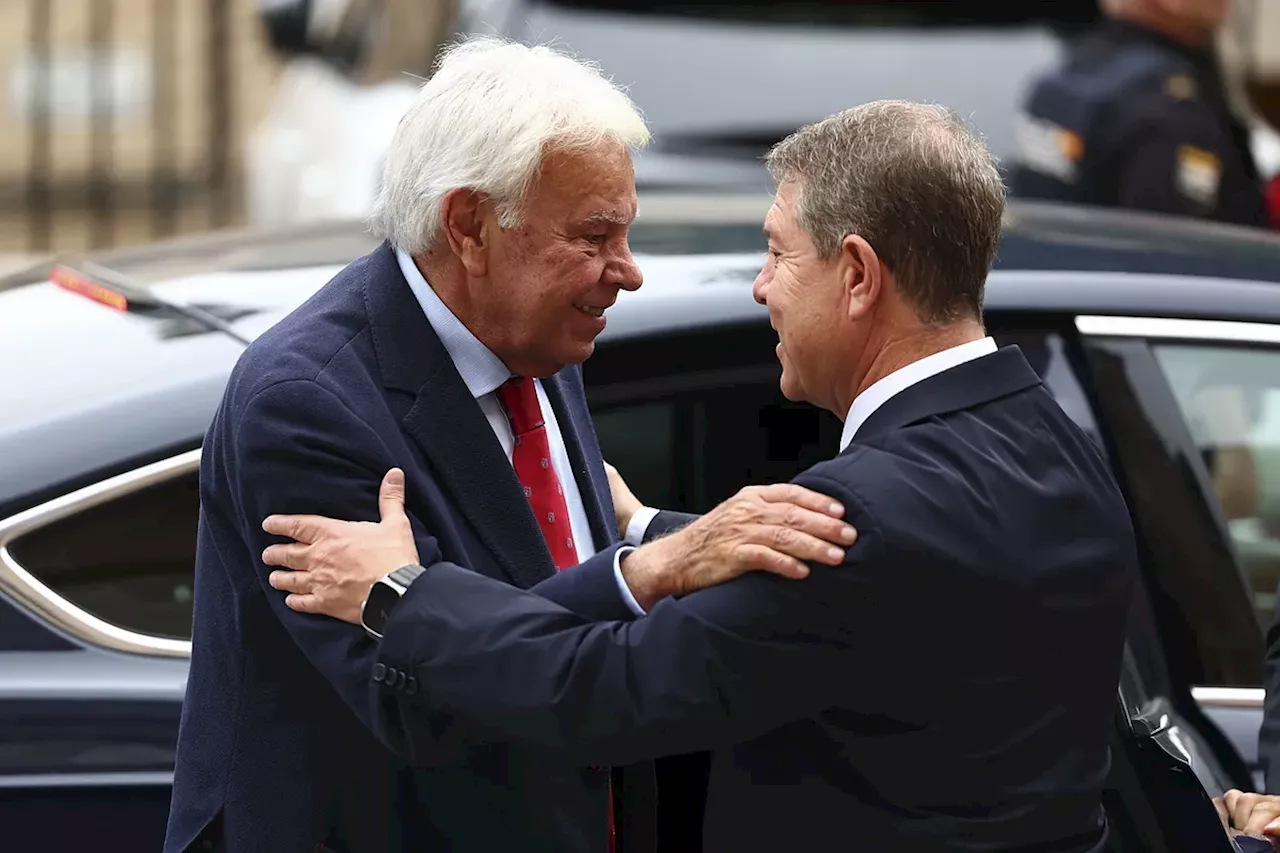 Felipe González apoya el adelanto electoral que reclamó Page y subraya un 'retroceso de la democracia'